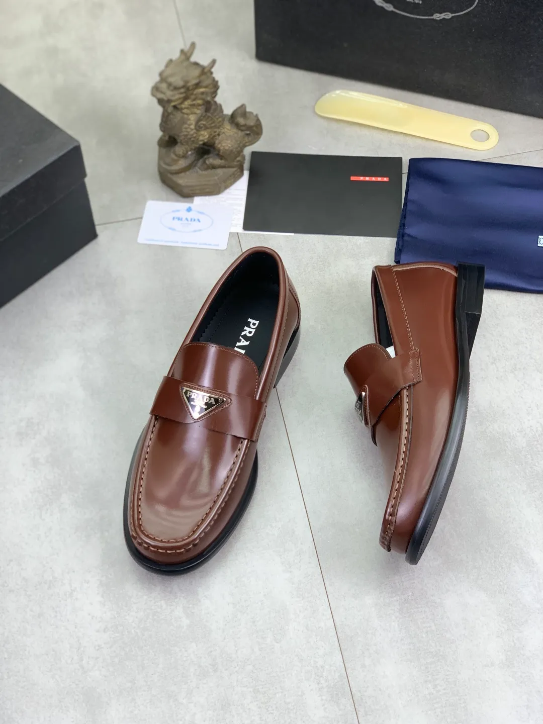 Men's men's shoes P560 new style 💰 💎💎💎 water-dyed cow lining original order quality PRADA —🆘.Prada original order purchasing, high-end business leather shoes, fabric: imported from Italy calfskin ➕ water-dyed cow lining / cowhide lining ➕ special original outsole, fine workmanship, real thing ^_^ Photographed 🎬size: 38-45